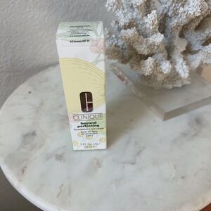 Clinique Beyond Perfecting Foundation + Concealer - Light Cream Shade 0.5 breeze